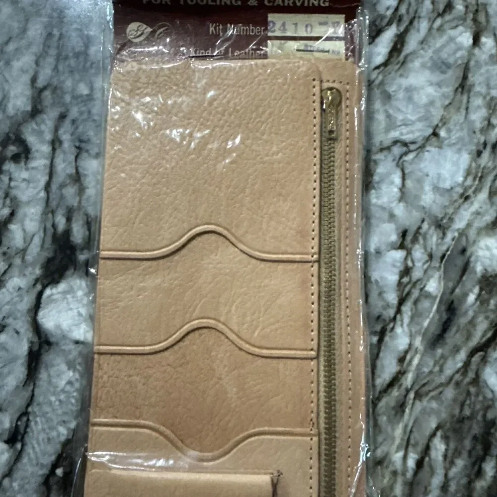 NOS Vintage Griffin Craft Leather Bilfold Kit #2410